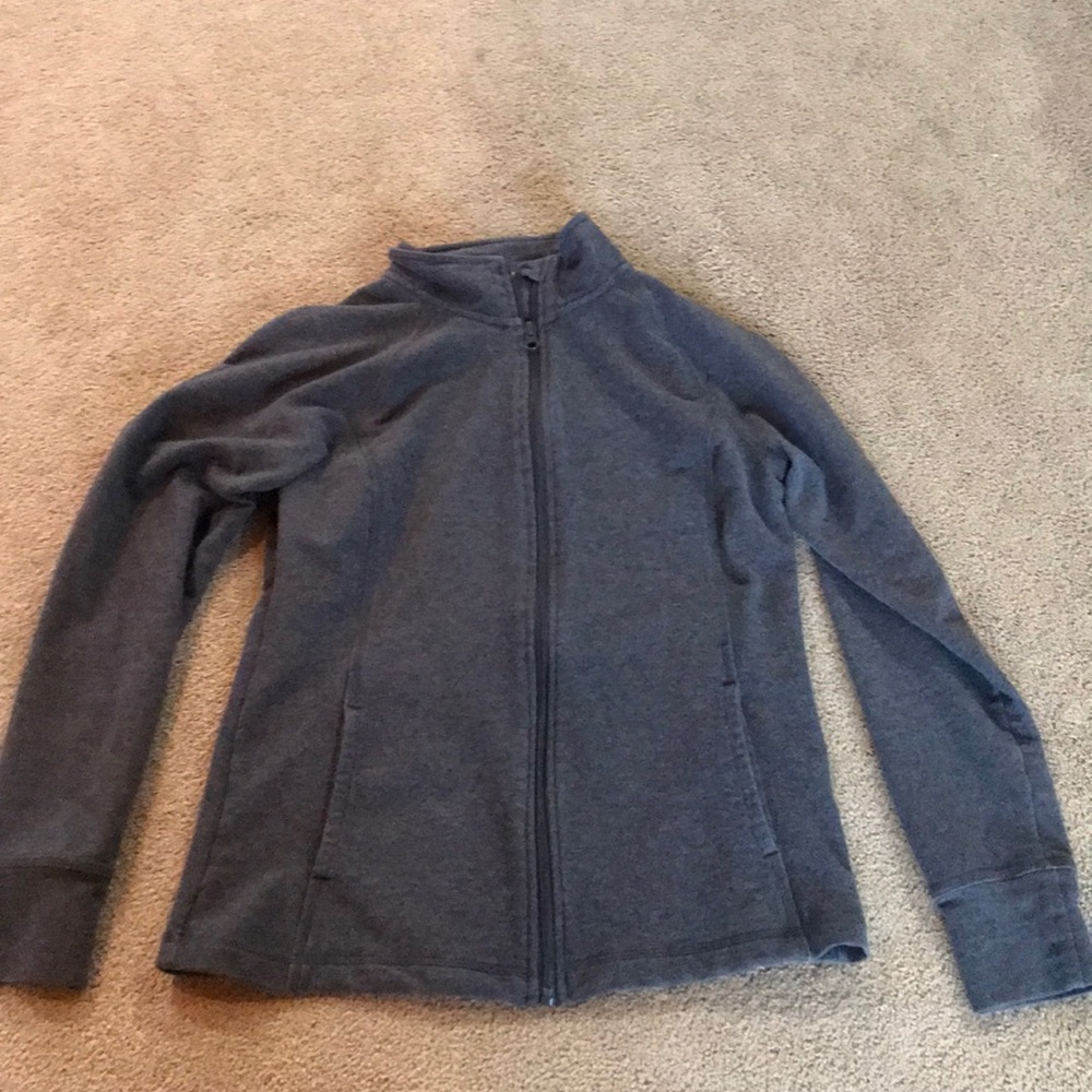 grey sweatshirt